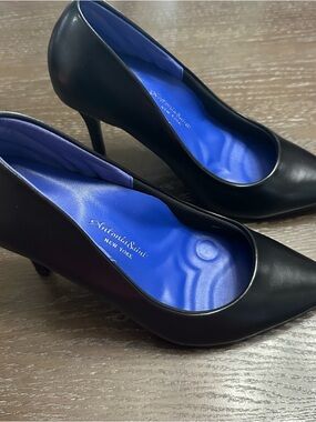 Antonio Sutin New York Black Leather Pointed-Toe Pumps with Blue Insole